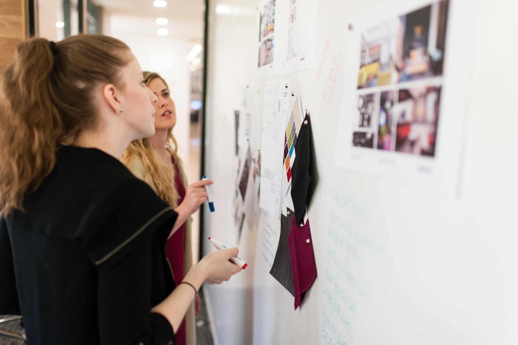 Pull Magnetic Wallcovering - IdeaPaint US in use at an office